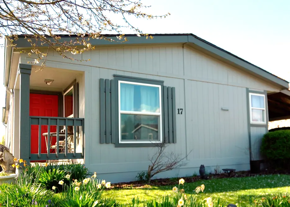 Siding and Facade Facelift on SE Portland Home - after